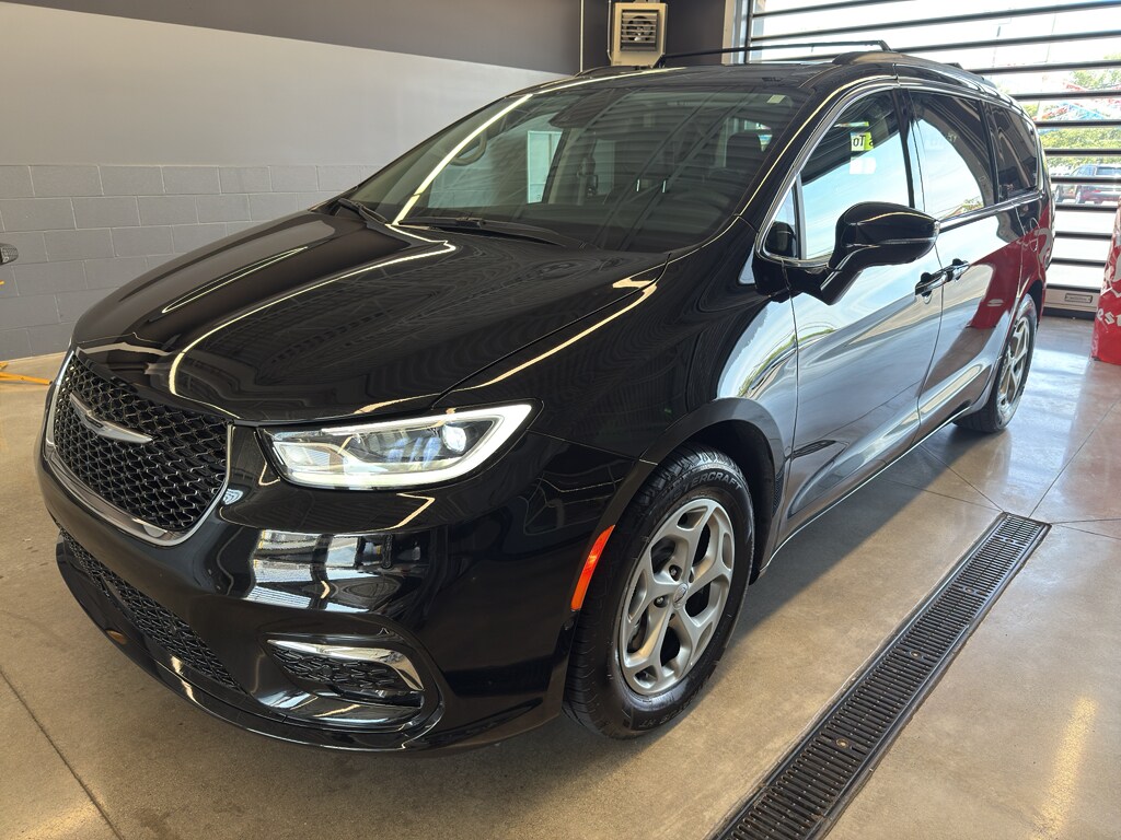 2024 Chrysler Pacifica Limited photo 2