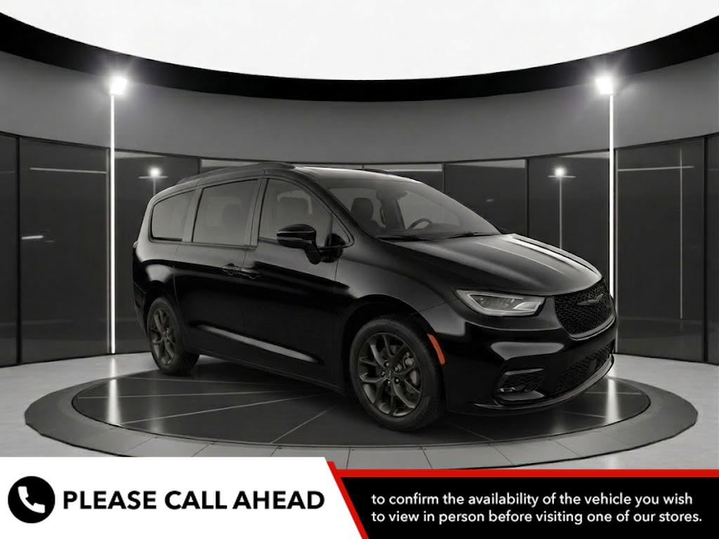 2024 Chrysler Pacifica Limited AWD's photo