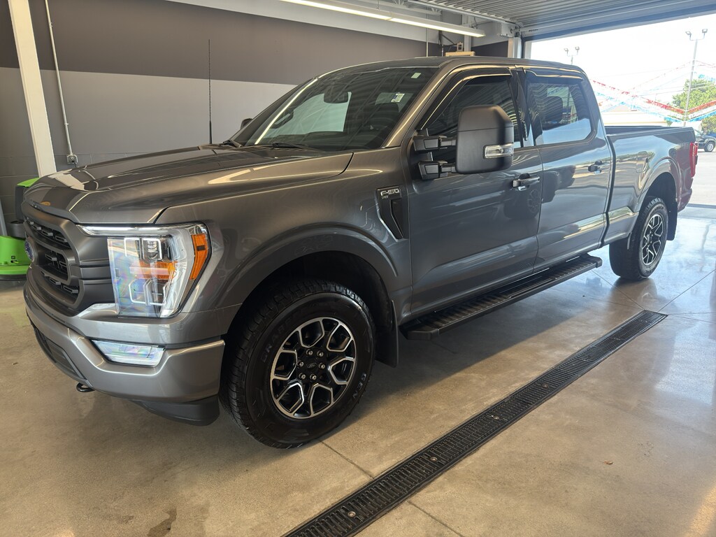 2022 Ford F-150 XLT photo 2