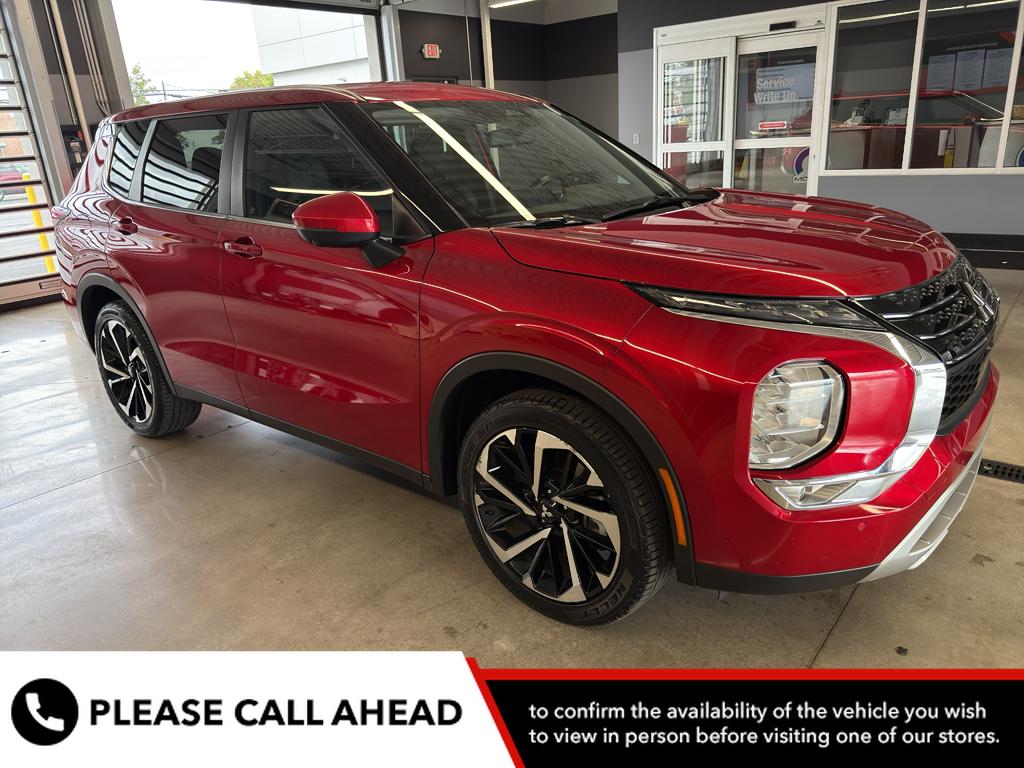 2024 Mitsubishi Outlander SE's photo