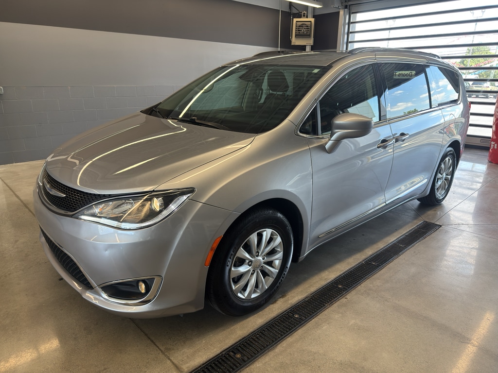 Used 2018 Chrysler Pacifica Touring L with VIN 2C4RC1BG5JR204041 for sale in Van Wert, OH