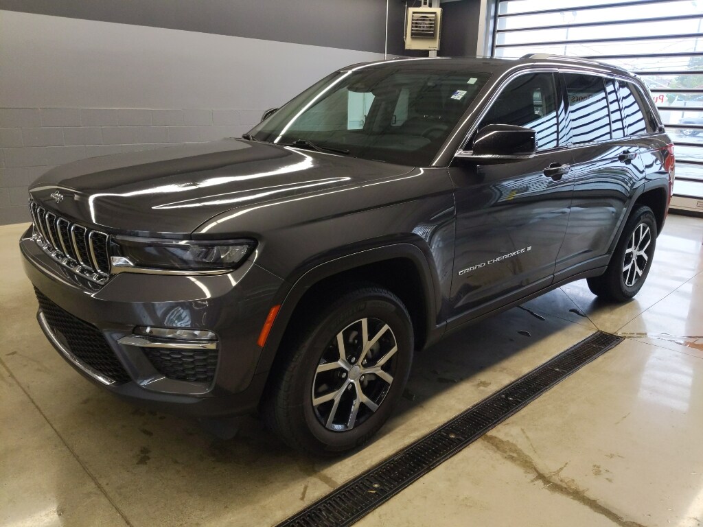 2023 Jeep Grand Cherokee Limited photo 2