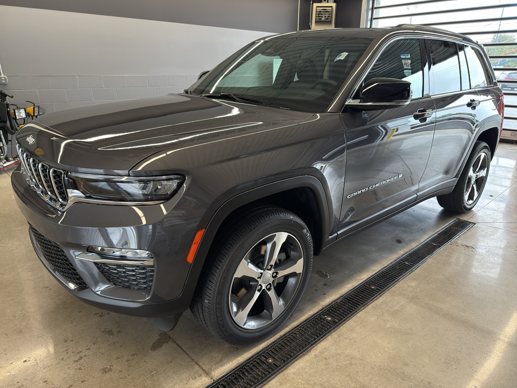 New 2025 Jeep Grand Cherokee LIMITED 4X4 Sport Utility