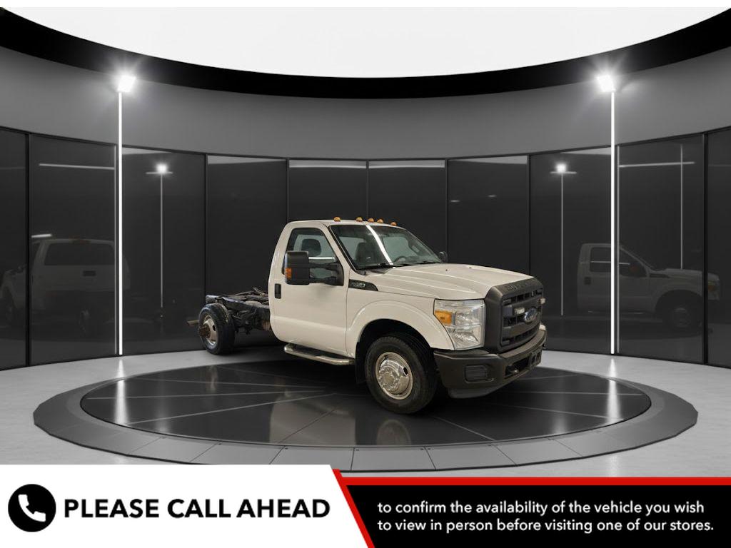 2015 Ford F-350 Super Duty Chassis Cab XL