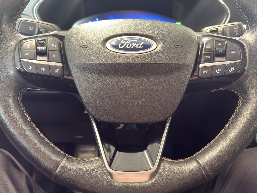 2022 Ford Escape Titanium Plug-In Hybrid photo 3