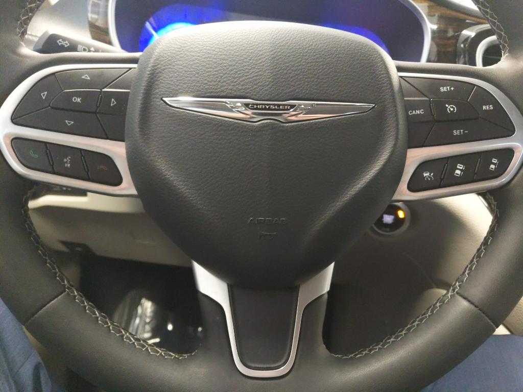 2023 Chrysler Pacifica Limited photo 2