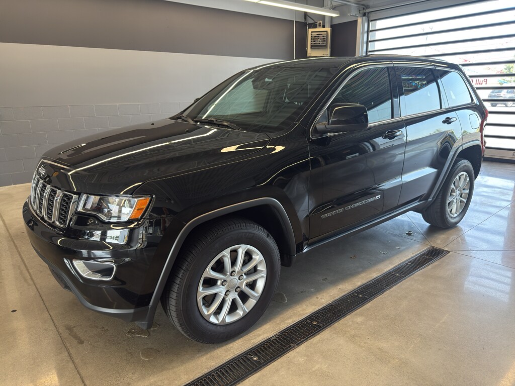 2022 Jeep Cherokee Laredo photo 2
