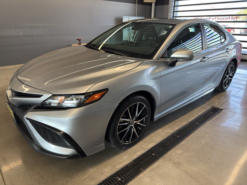 2024 Toyota Camry SE photo 2