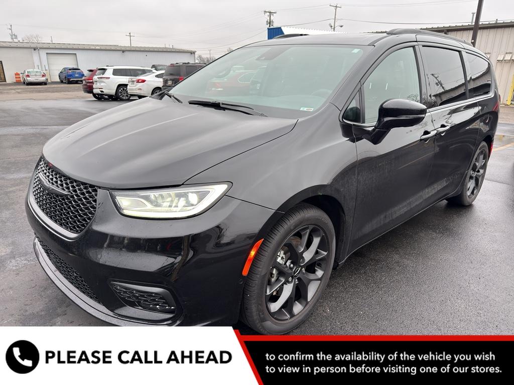 2024 Chrysler Pacifica Limited's photo