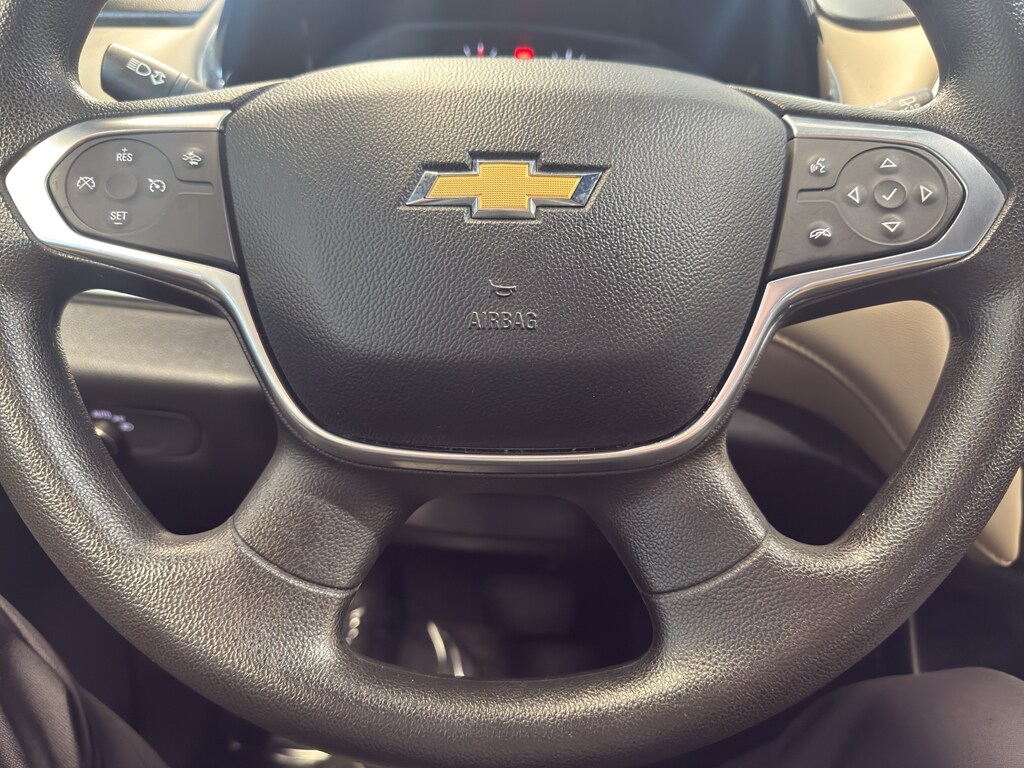 2023 Chevrolet Traverse 1LS photo 2