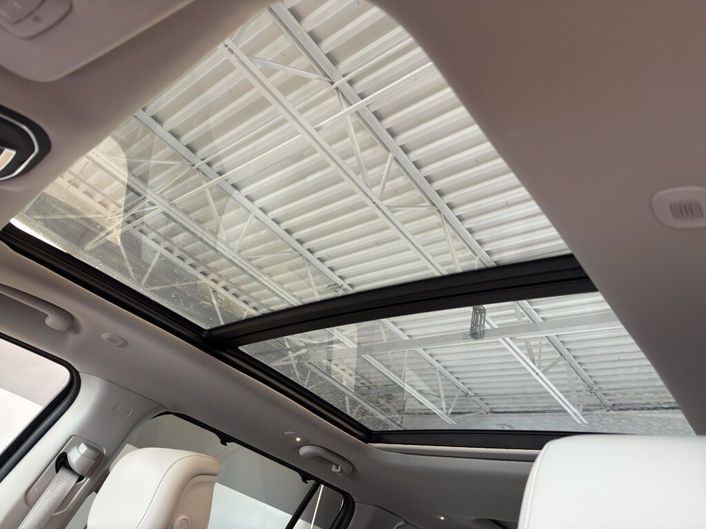 2024 Jeep Wagoneer L Series III photo 2