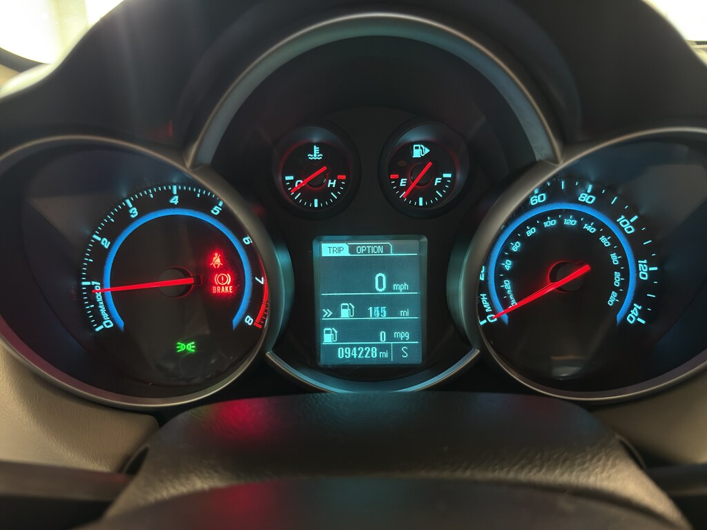 2013 Chevrolet Cruze LS photo 3