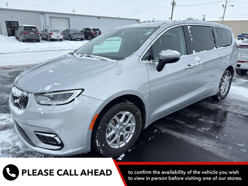 Used 2023 Chrysler Pacifica Touring L Van Passenger Van