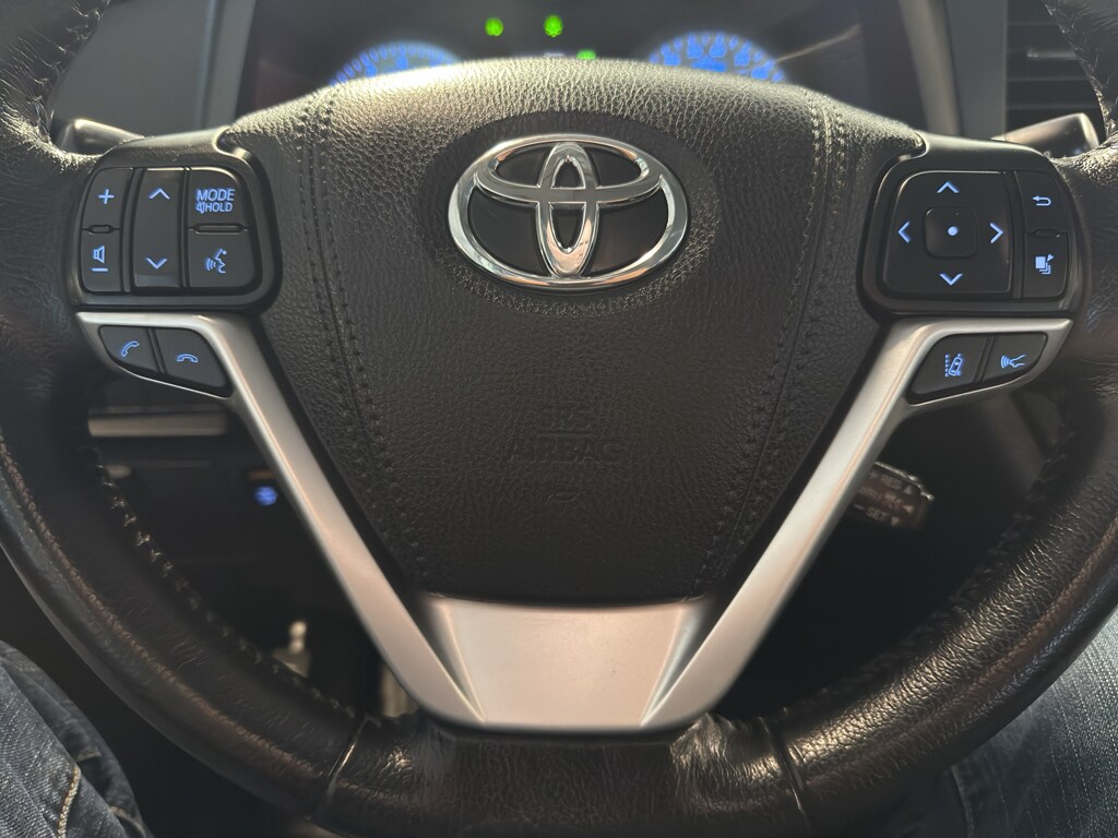 2020 Toyota Sienna Premium photo 3