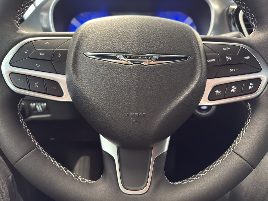 2026 Chrysler Pacifica photo 2