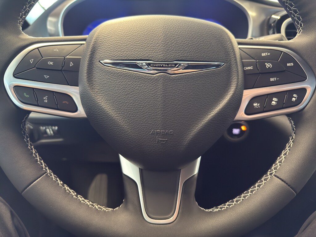 2026 Chrysler Pacifica photo 2