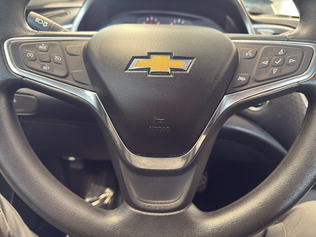 2016 Chevrolet Malibu LS photo 3