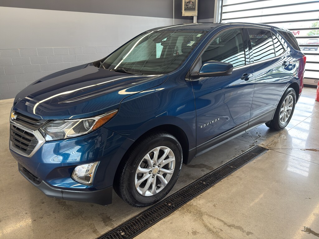 2020 Chevrolet Equinox LT photo 2
