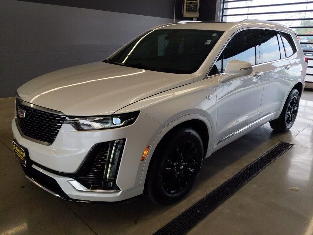 2023 Cadillac XT6 Luxury photo 2