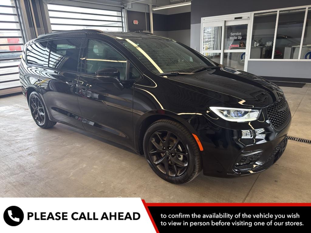 2026 Chrysler Pacifica Passenger Van 