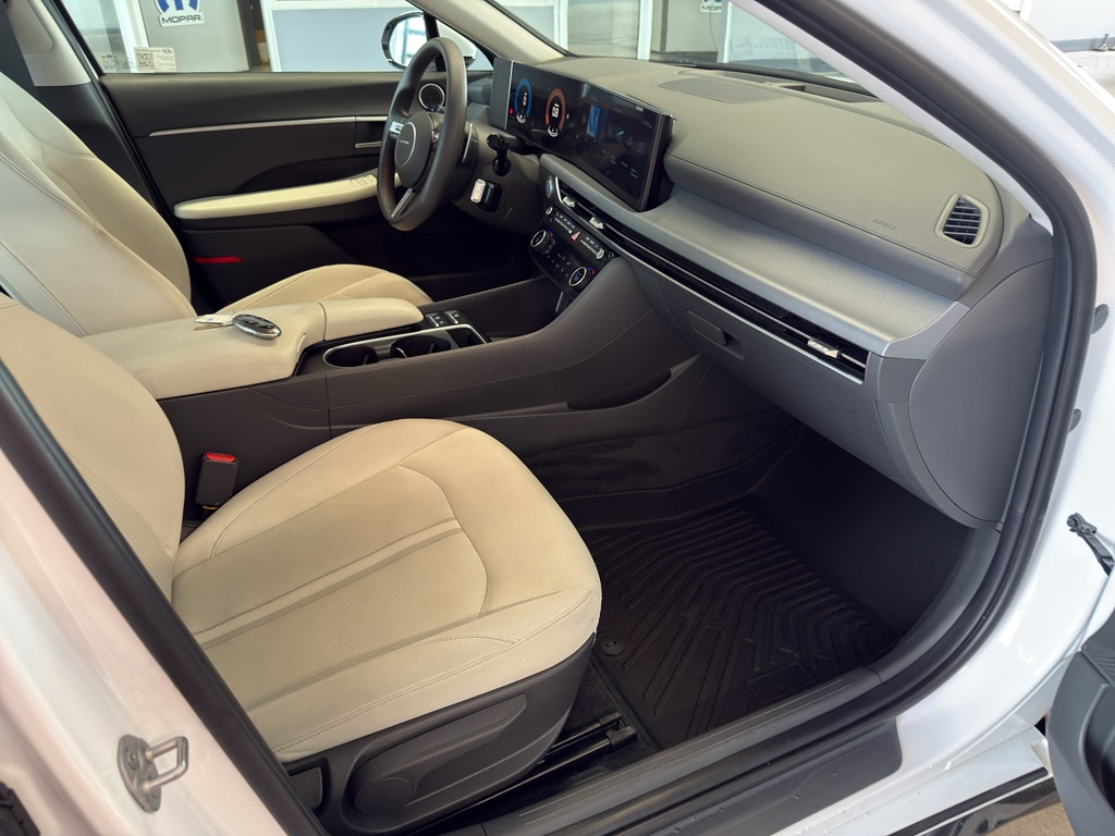 2025 Hyundai Sonata SEL - Photo 24