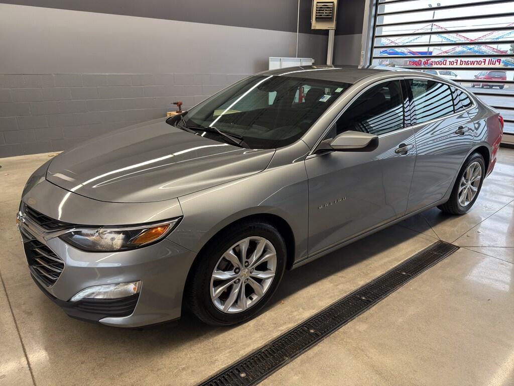 2023 Chevrolet Malibu 1LT photo 2
