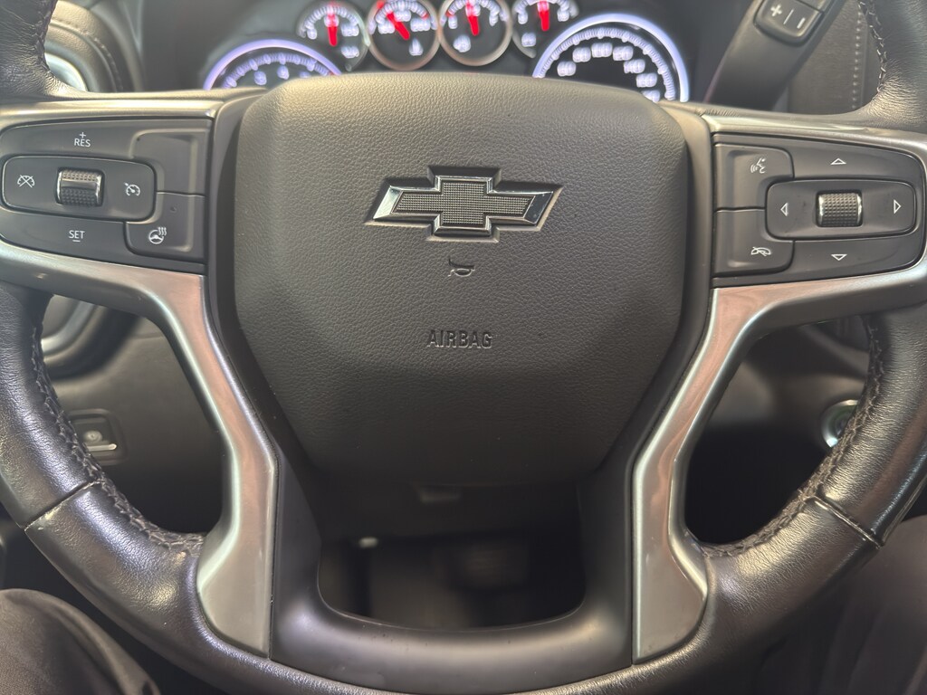 2019 Chevrolet Silverado 1500 RST photo 2