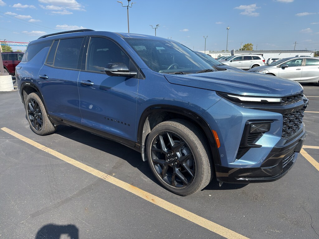 2025 Chevrolet Traverse RS photo 2