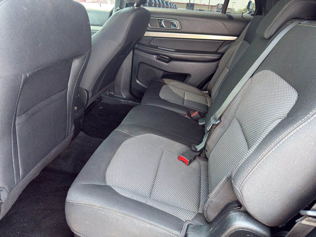 2018 Ford Explorer XLT photo 2