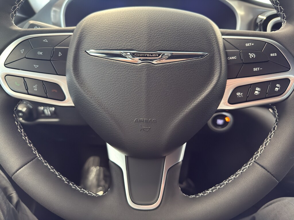 2026 Chrysler Pacifica photo 3