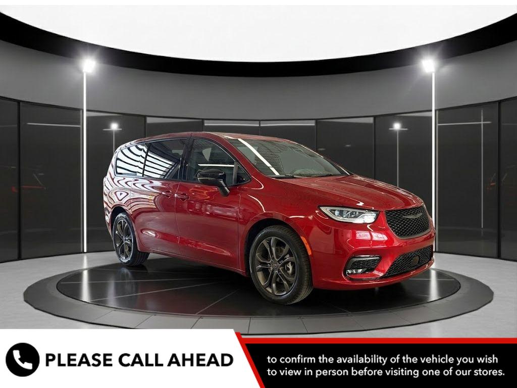 2026 Chrysler Pacifica Passenger Van 