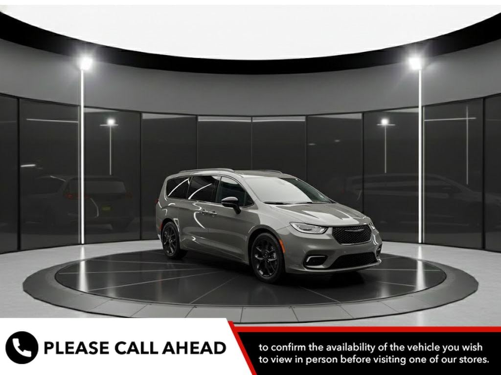 2025 Chrysler Pacifica Limited's photo