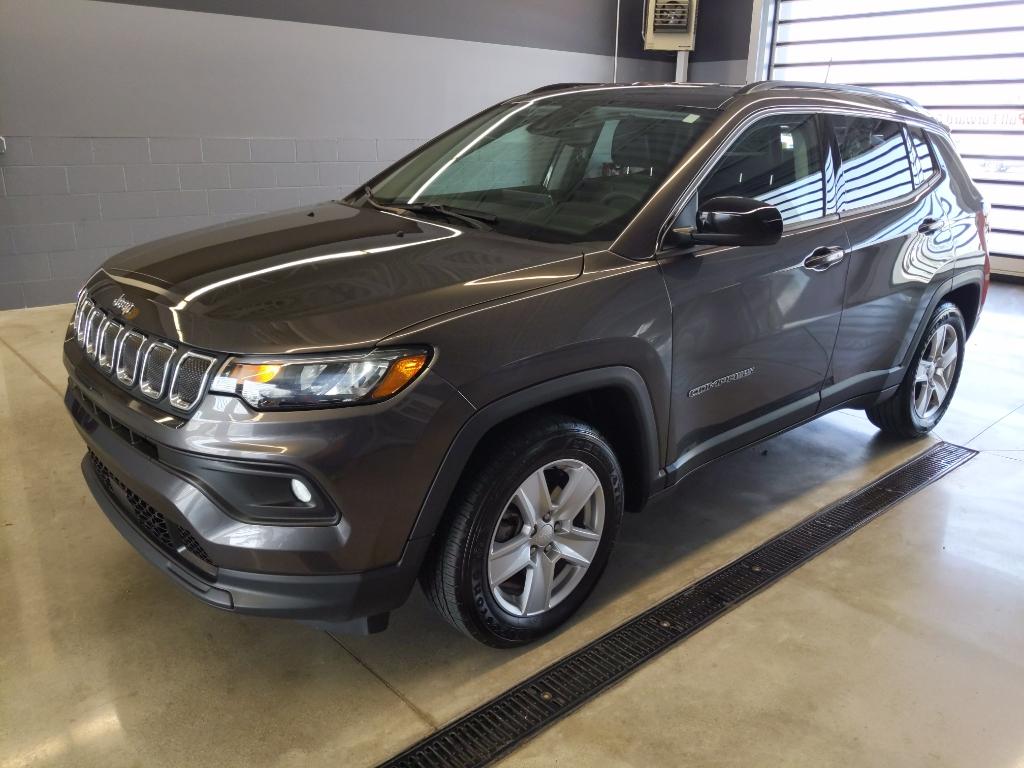 2022 Jeep Compass Latitude photo 2