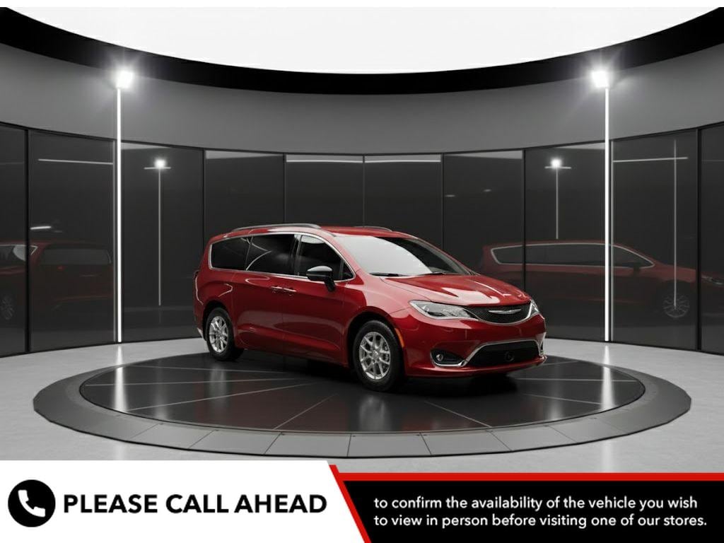 2026 Chrysler Pacifica Select's photo