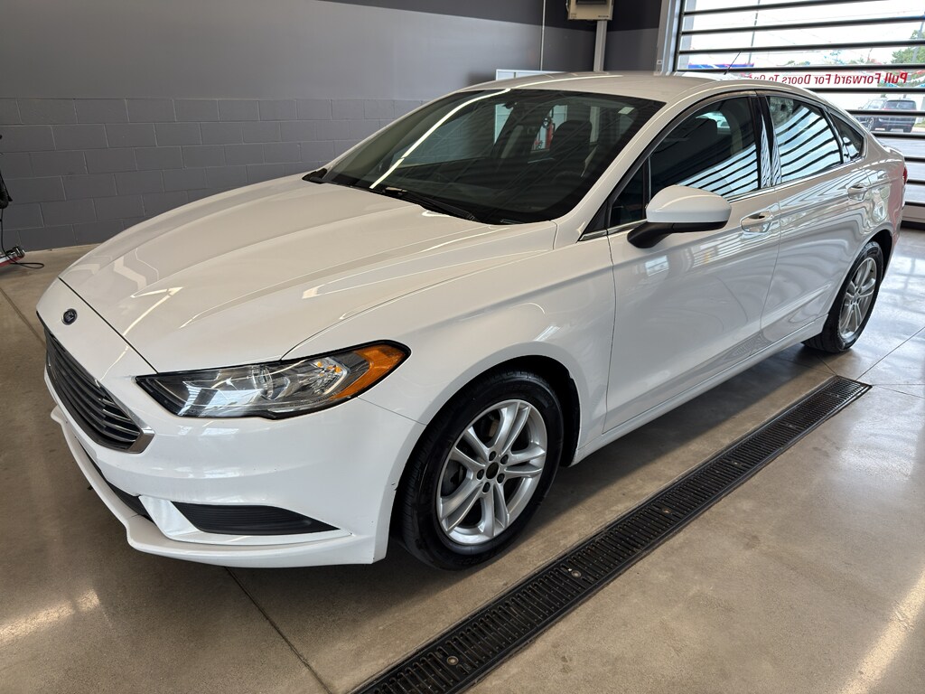 2018 Ford Fusion SE photo 3