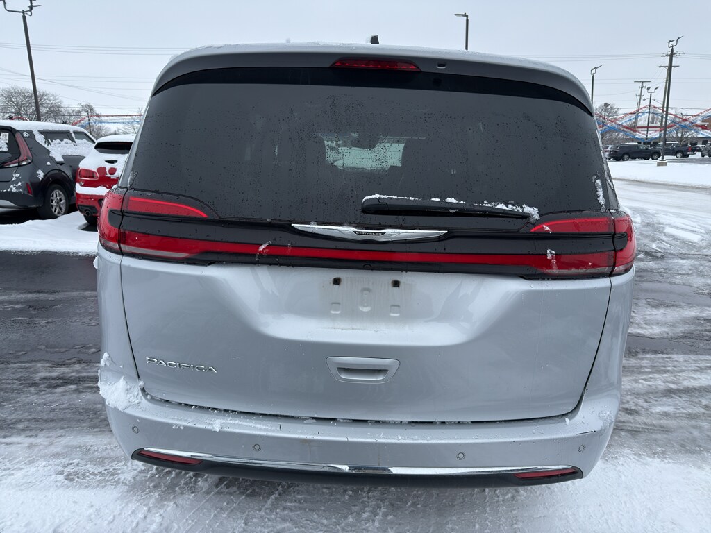 Used 2023 Chrysler Pacifica Touring L Van Passenger Van