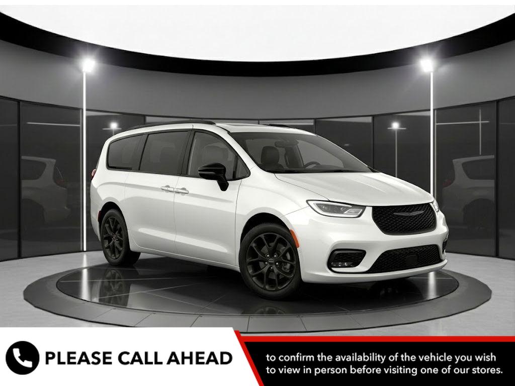 2024 Chrysler Pacifica Touring L's photo