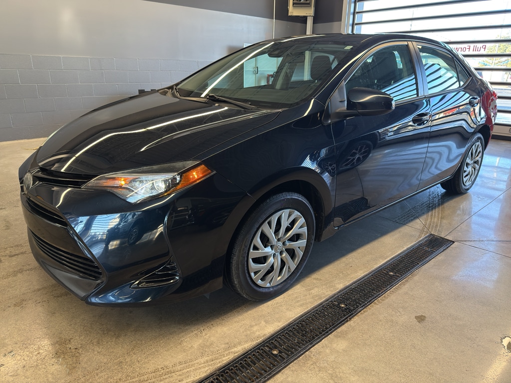 Used 2018 Toyota Corolla LE with VIN 2T1BURHE5JC105416 for sale in Van Wert, OH