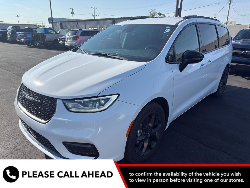 2024 Chrysler Pacifica Touring L's photo