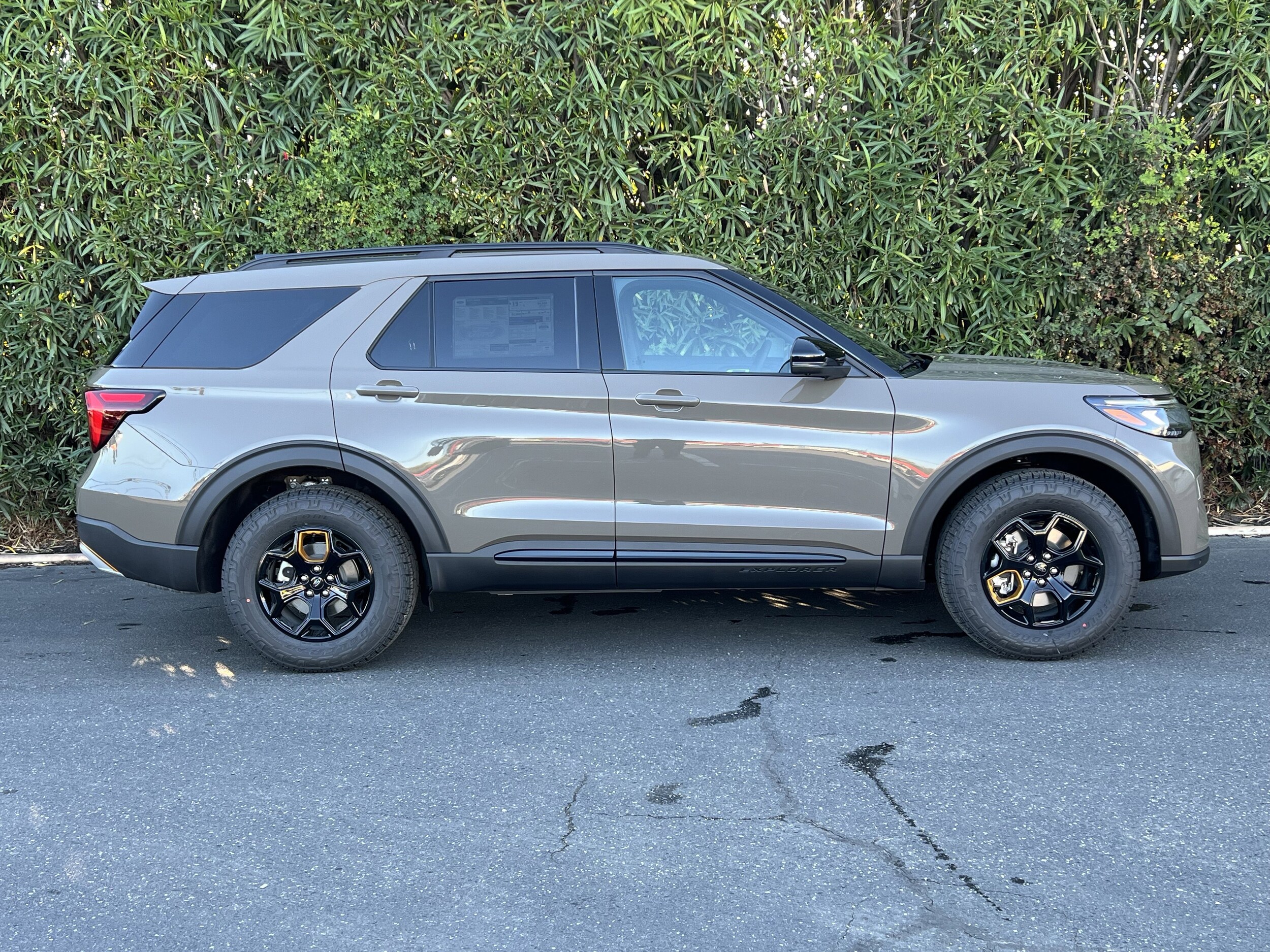 2026 Ford Explorer photo 2
