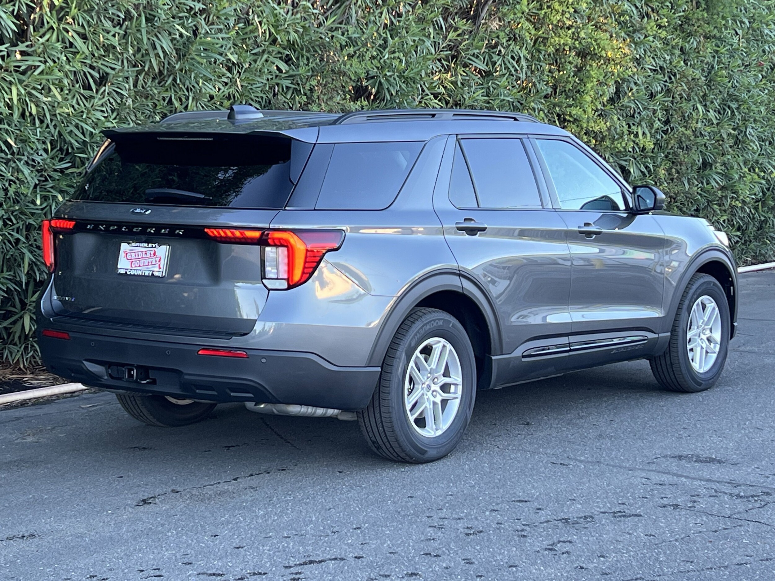 2026 Ford Explorer photo 3