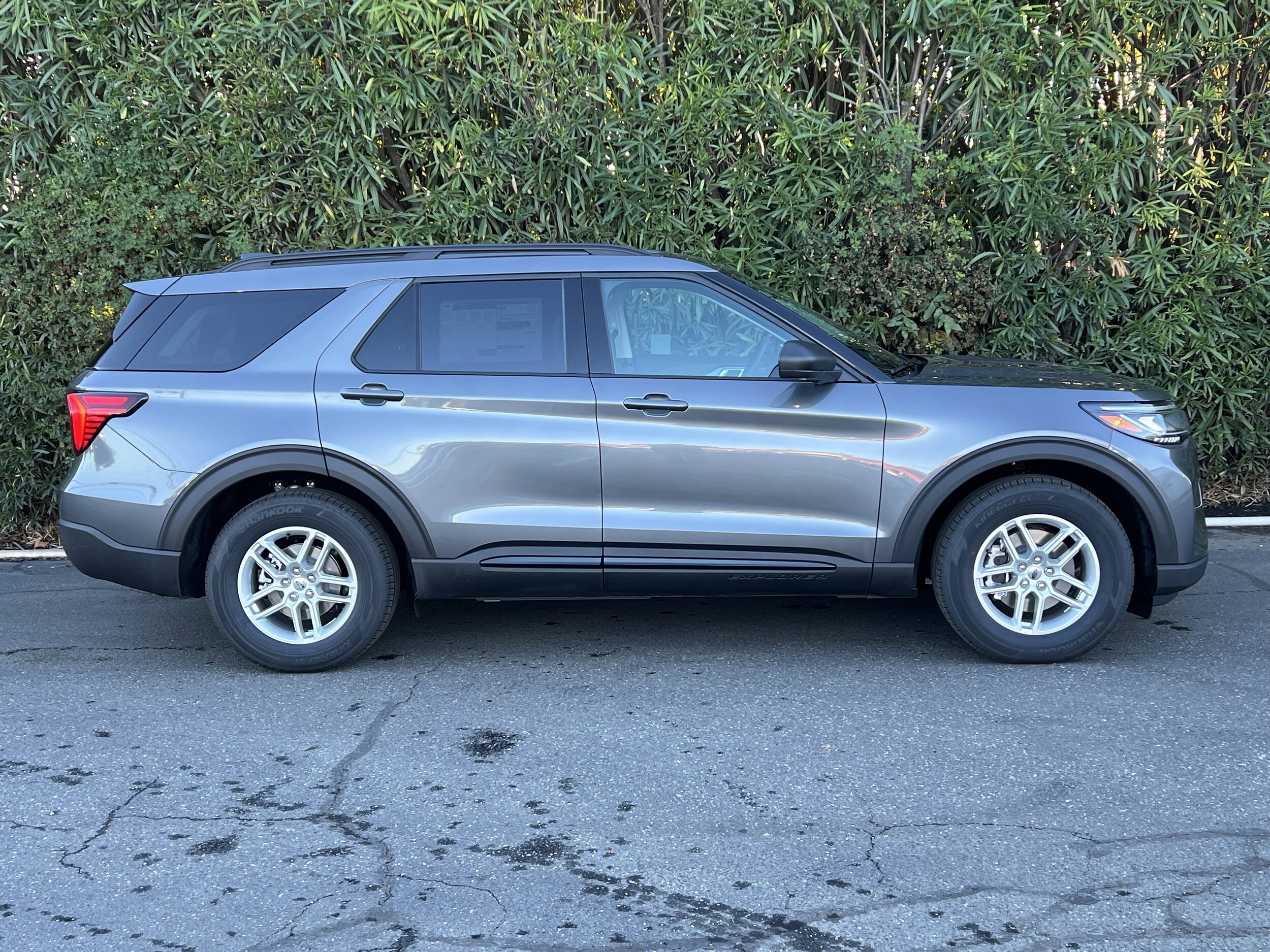2026 Ford Explorer photo 2