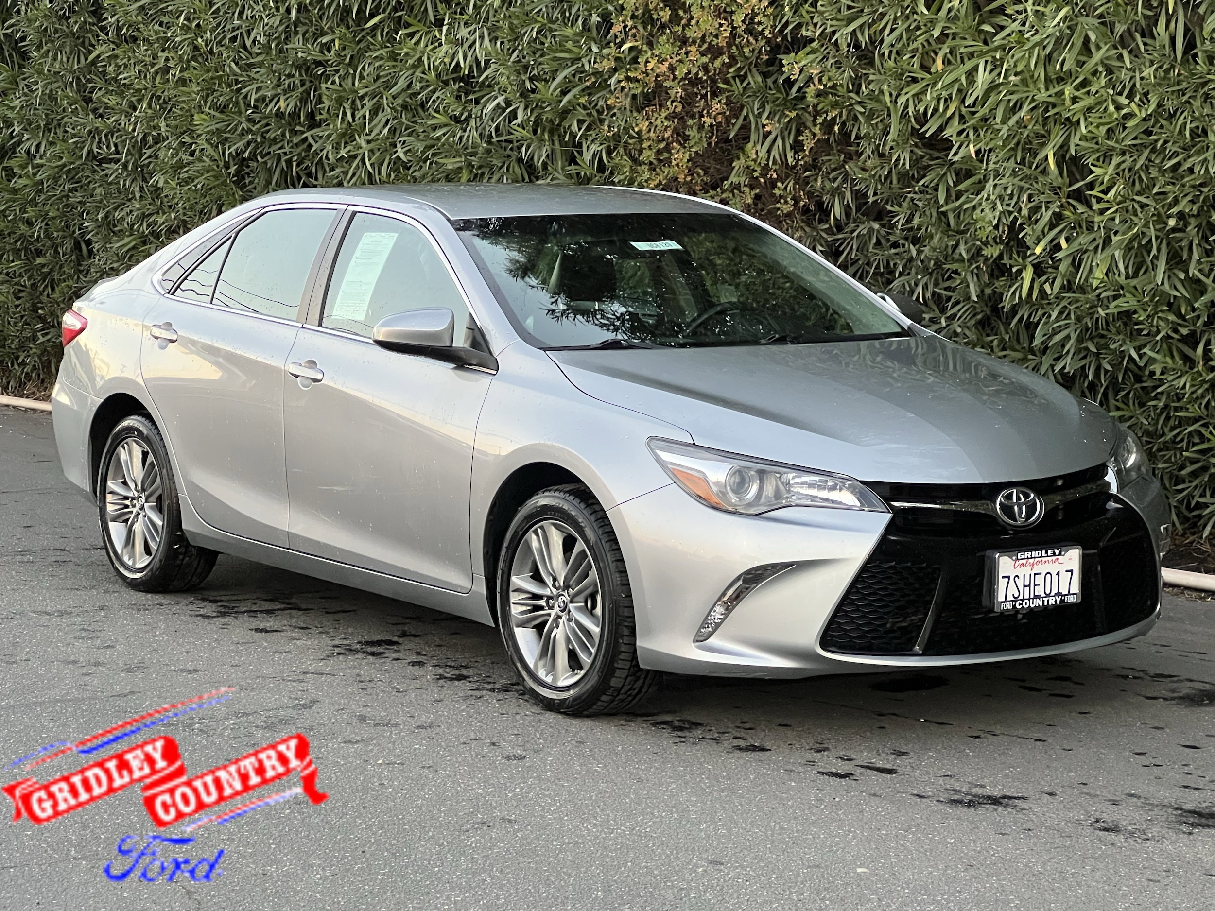 2016 Toyota Camry LE's photo