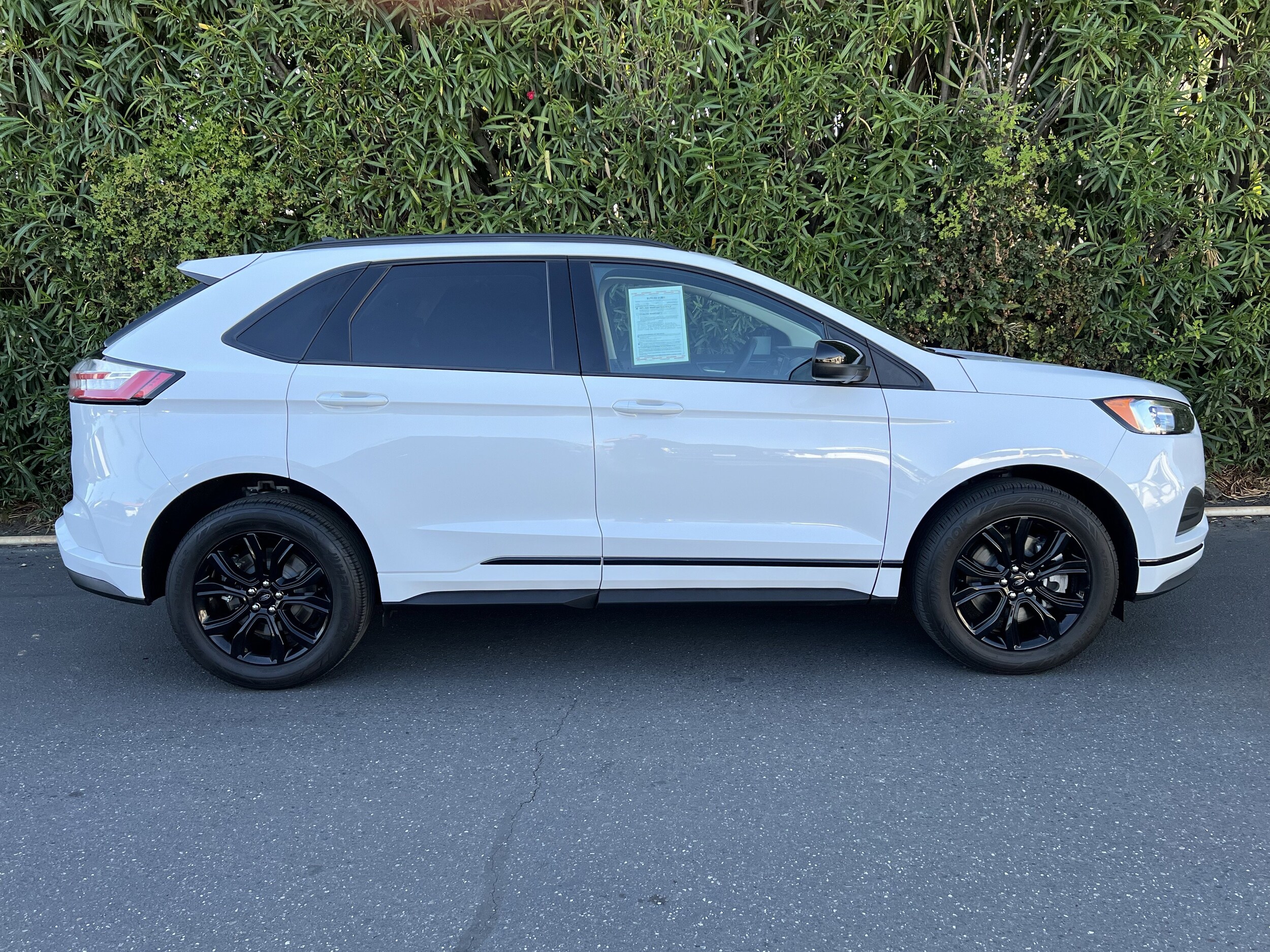 2022 Ford Edge SE photo 2