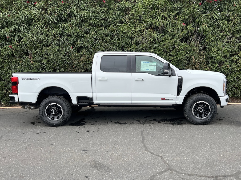 New 2025 Ford Super Duty F-250 SRW LARIAT Truck Crew Cab