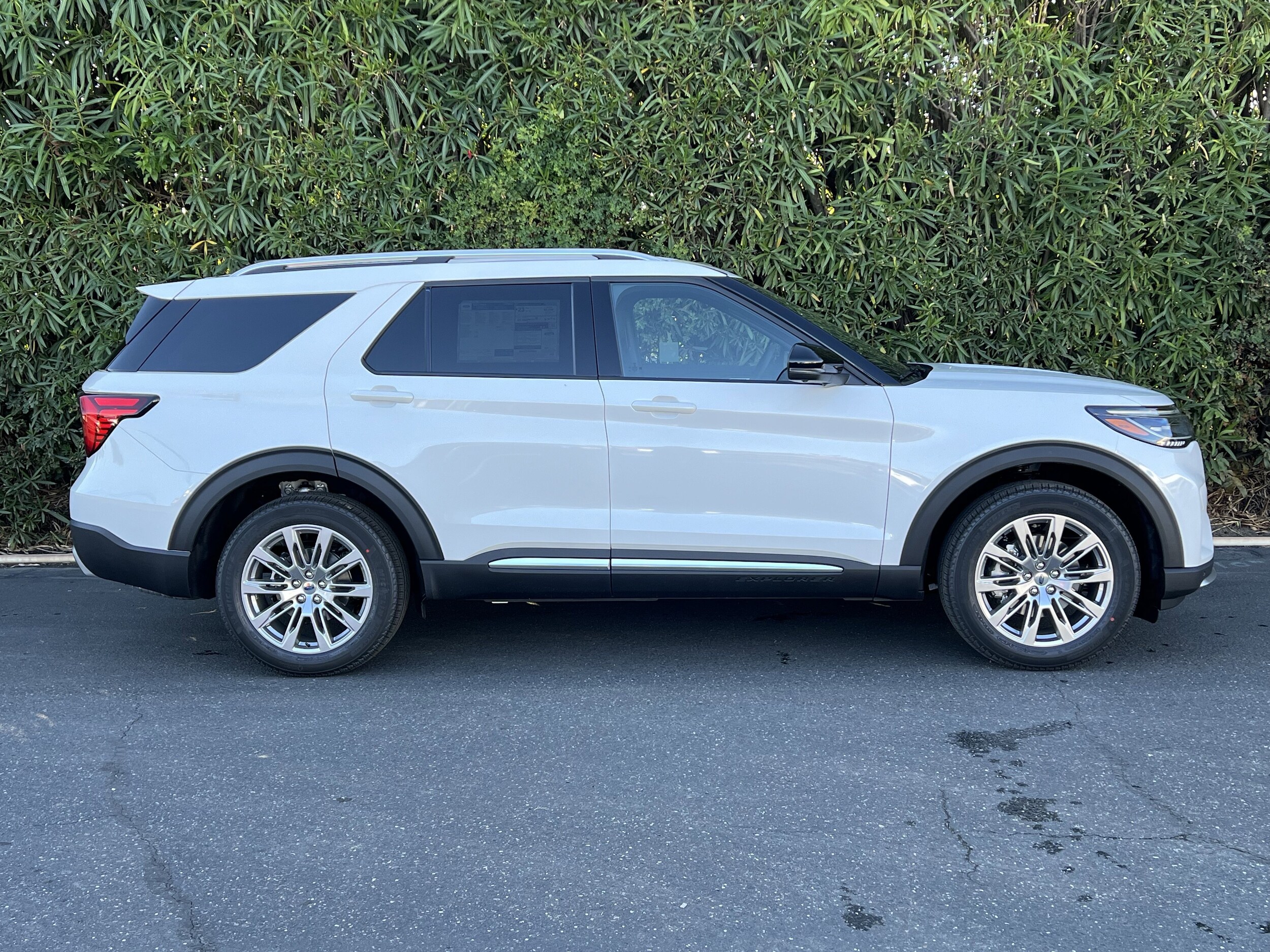 2026 Ford Explorer Platinum photo 4