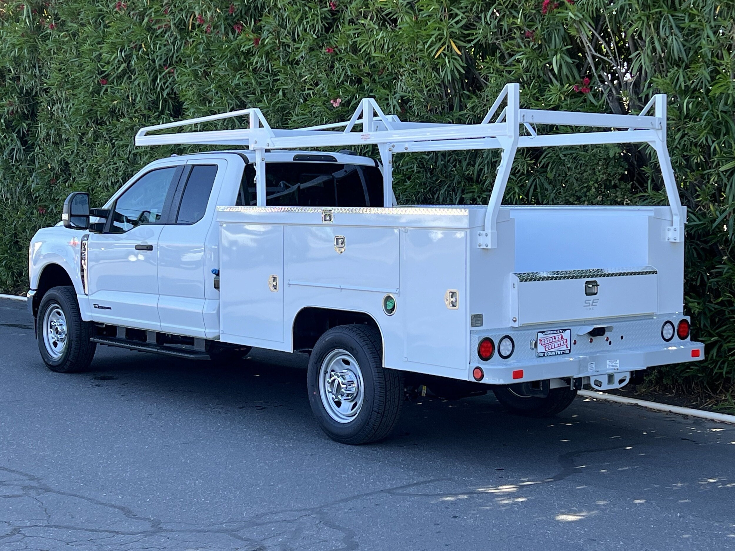 2025 Ford F-350 Super Duty Chassis Cab XL - Photo 10