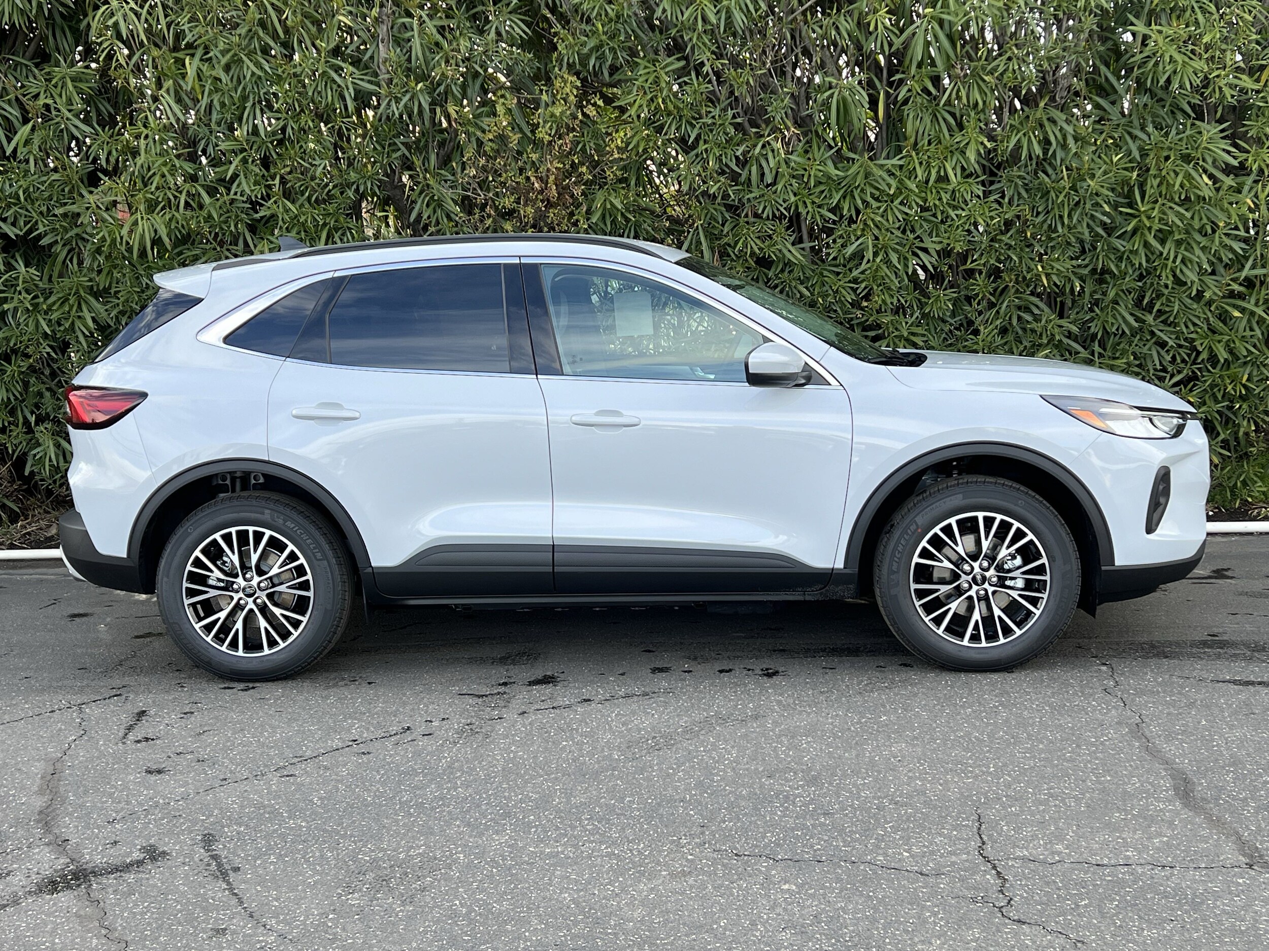 2025 Ford Escape photo 4