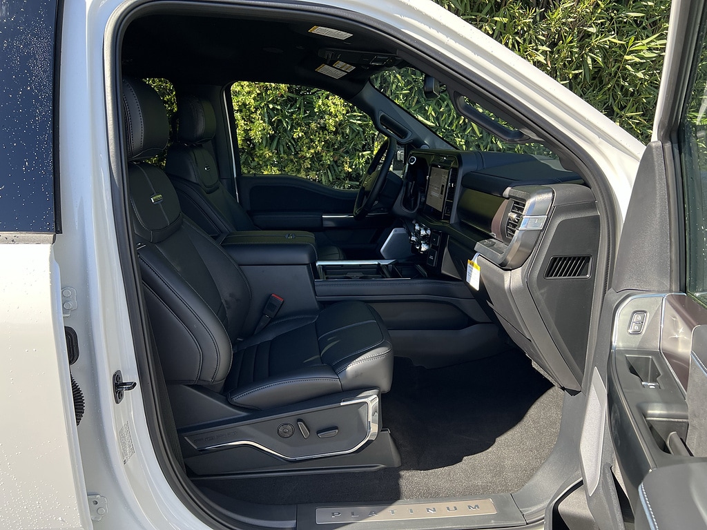 2026 Ford F-250 Super Duty Platinum - Photo 14