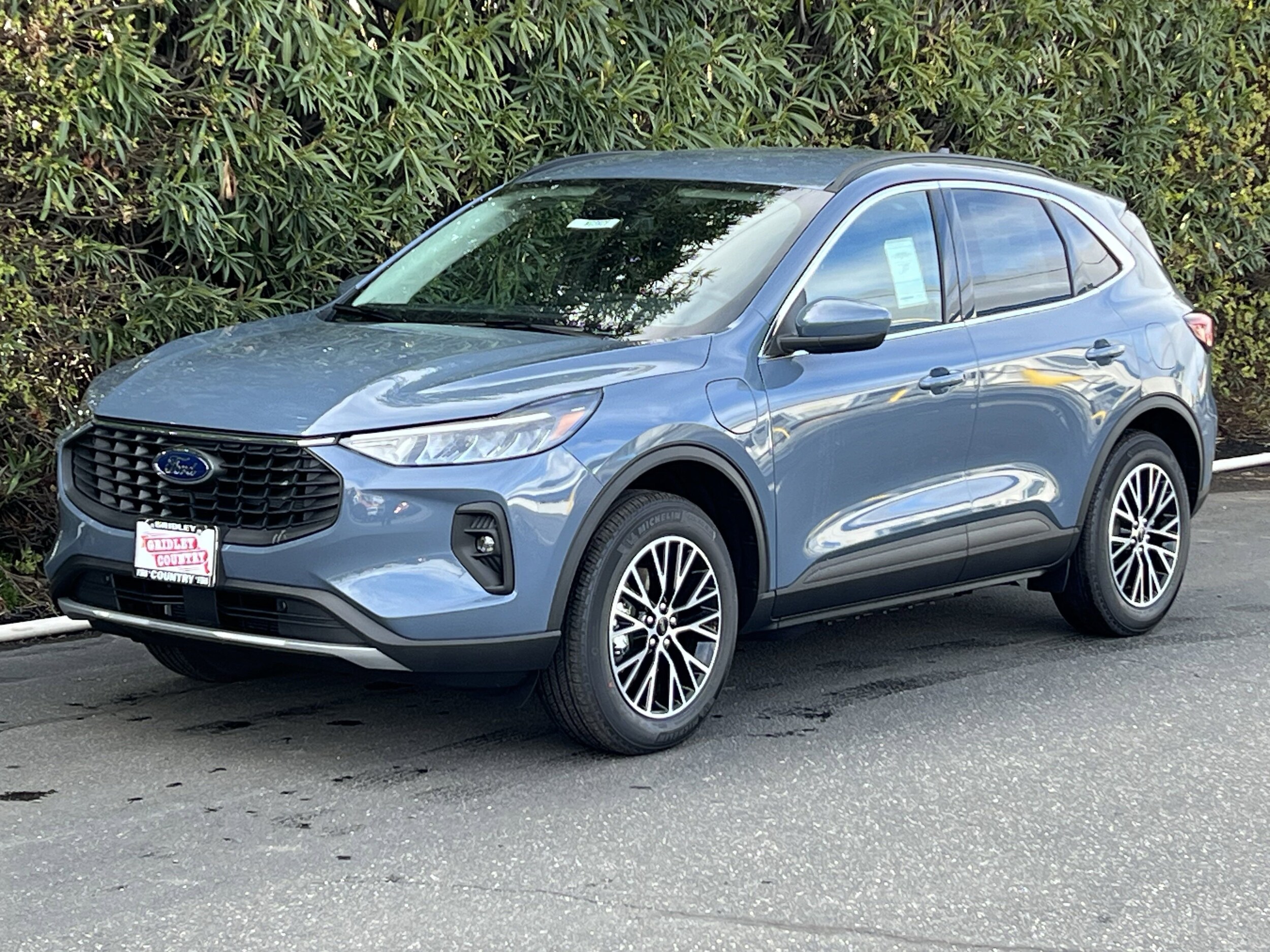 2025 Ford Escape photo 2